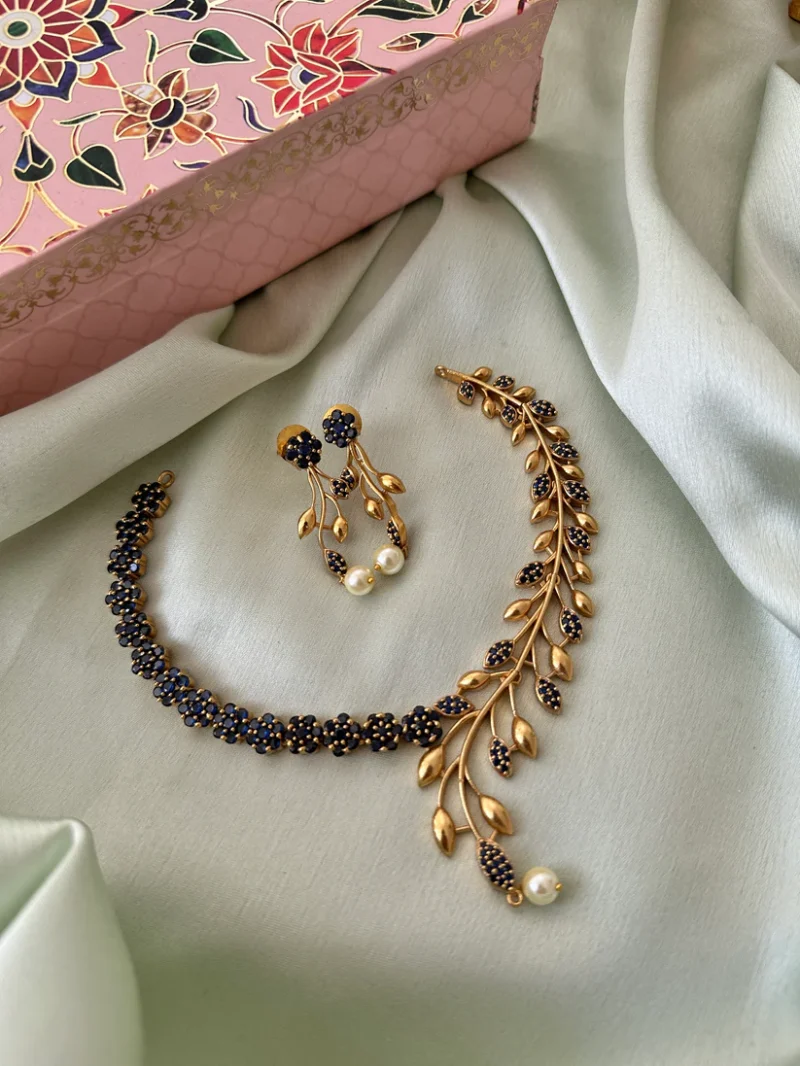 AD vine Necklace